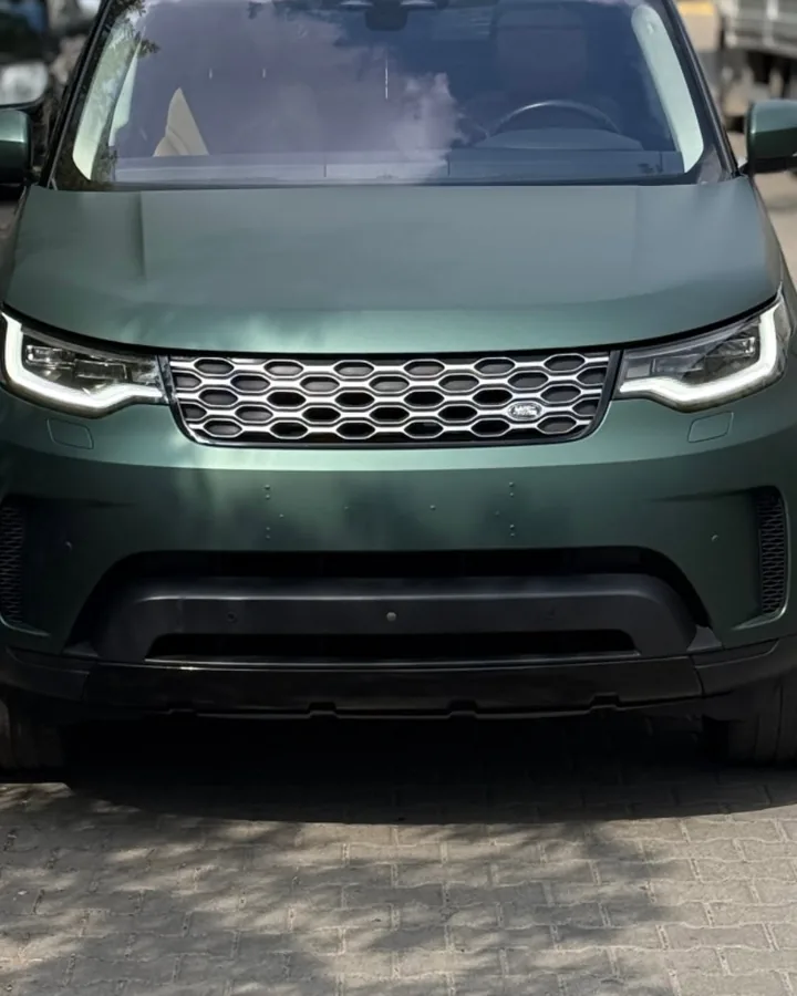 Land Rover Discovery w butelkowej zieleni z matowym wykończeniem